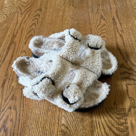 Birkenstock Arizona Big Buckle Teddy Shearling Sandals - Picture 4 of 13